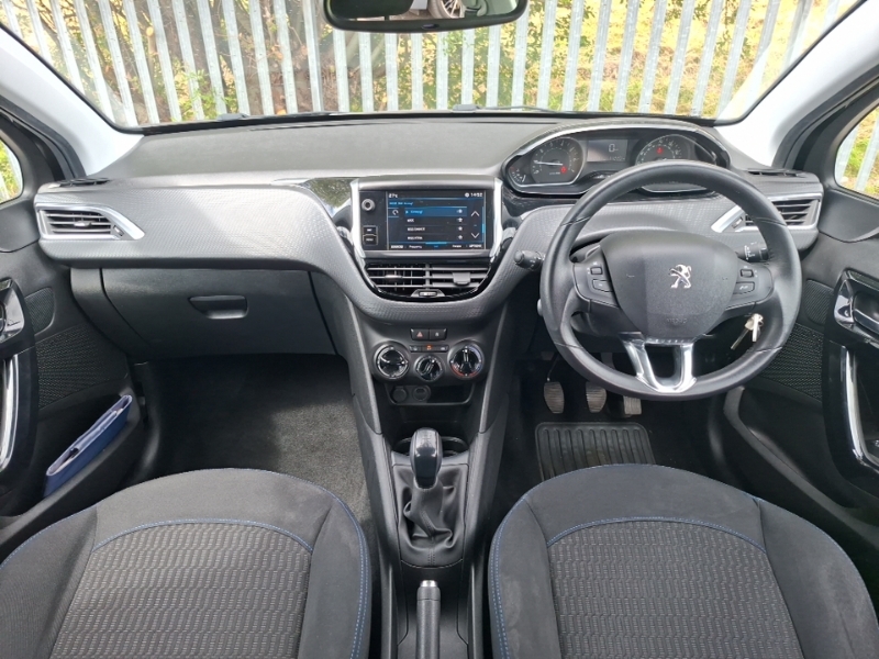 Peugeot 208 1.2 Puretech 82 Signature Start Stop Black #3
