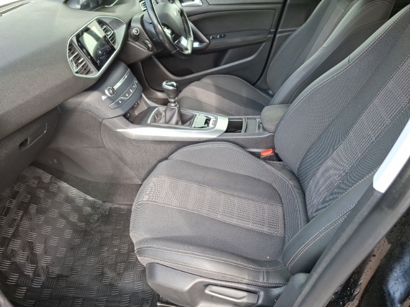 Peugeot 308 1.2 Puretech 130 Allure Digital I-cockpit Black #5