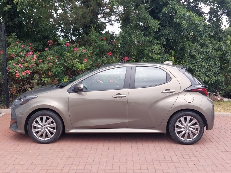 Toyota Yaris 1.5 Hybrid Icon Cvt Nav Brown #4
