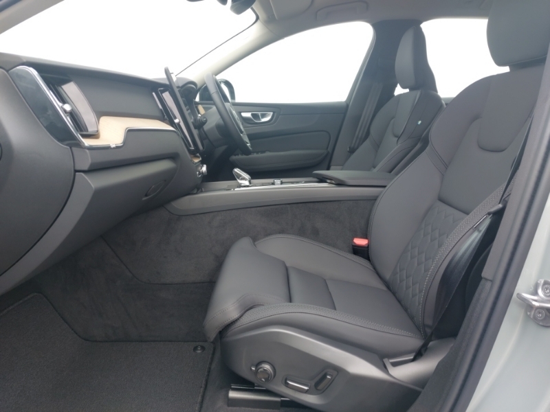 Volvo XC60 2.0 B5p Plus Dark Awd Geartronic Grey #5