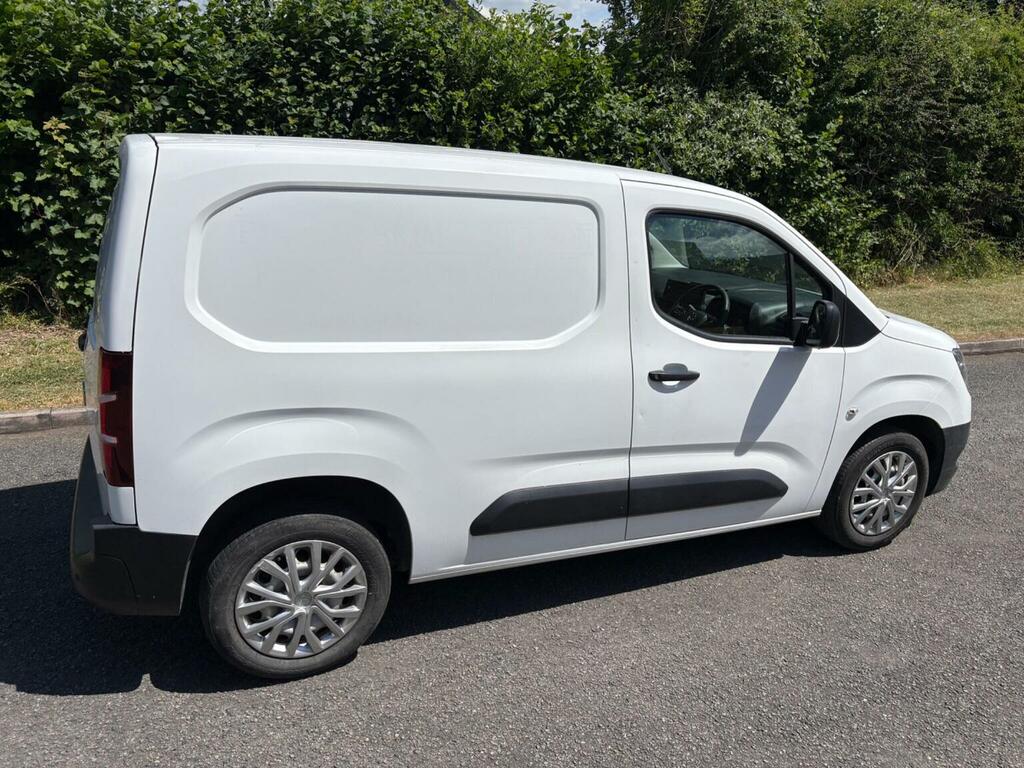 Vauxhall Combo 1.5 Turbo D 2300 Dynamic L1 H1 Euro 6 White #4