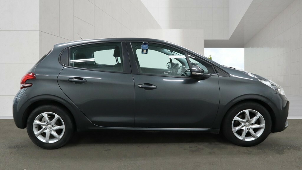 Peugeot 208 1.6 Bluehdi Active Grey #2