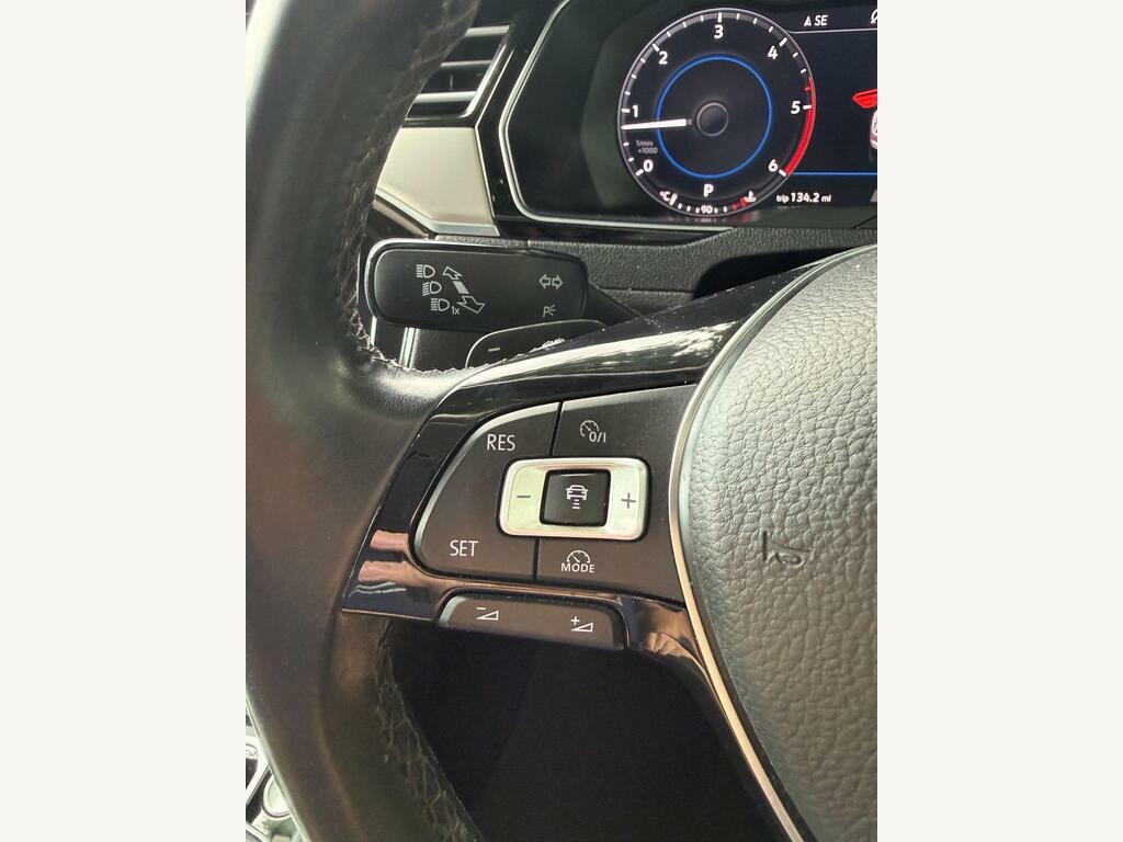 Volkswagen Passat 2.0 Tdi Scr 190 Gt Panoramic Roof Black #24