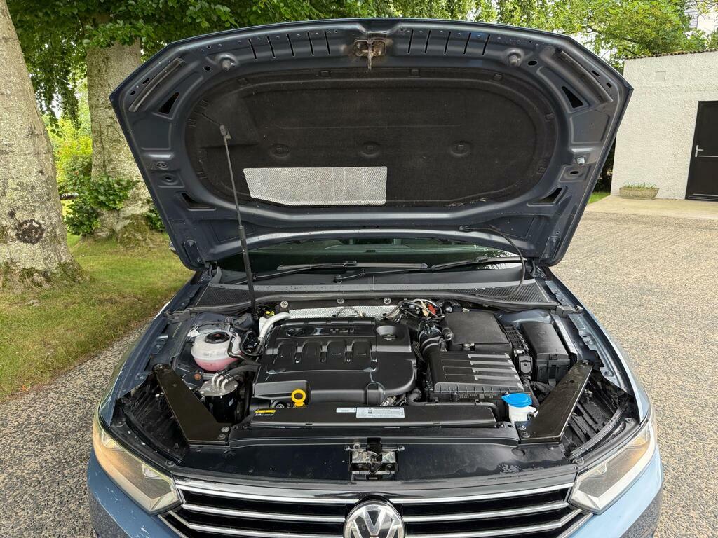 Volkswagen Passat 2.0 Tdi Scr 190 Gt Panoramic Roof Black #46