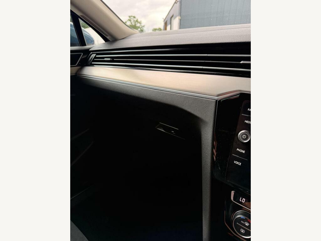 Volkswagen Passat 2.0 Tdi Scr 190 Gt Panoramic Roof Black #35