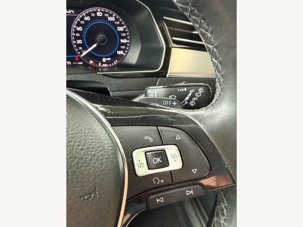 Volkswagen Passat 2.0 Tdi Scr 190 Gt Panoramic Roof Black #25