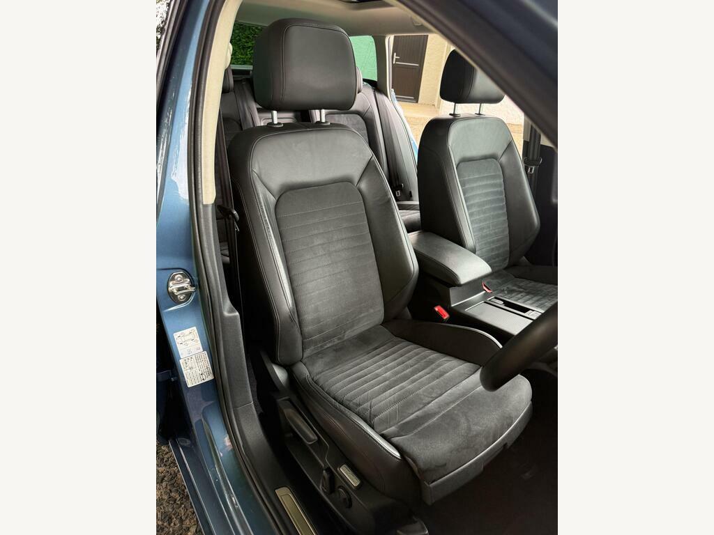 Volkswagen Passat 2.0 Tdi Scr 190 Gt Panoramic Roof Black #19