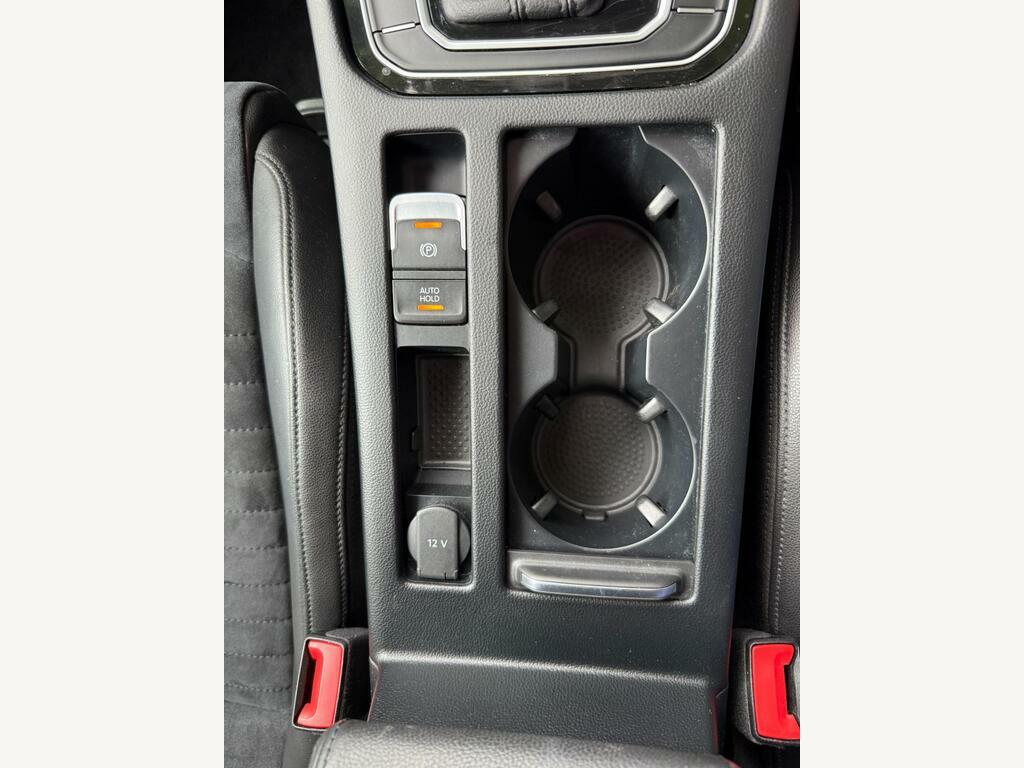 Volkswagen Passat 2.0 Tdi Scr 190 Gt Panoramic Roof Black #31