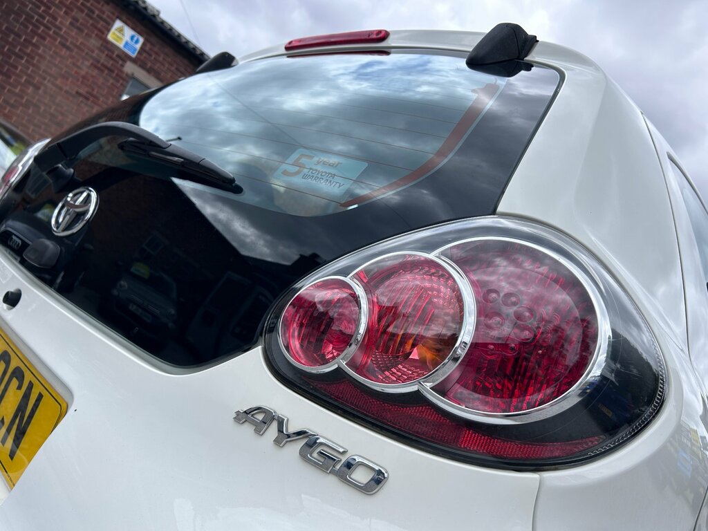 Toyota Aygo 1.0 Vvt-i Go Hatchback Euro 5 6 White #2