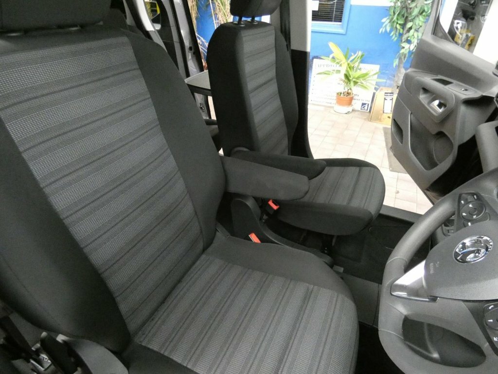 Vauxhall Combo-e Life 50Kwh Design Mpv 7.4Kw Charger  #10