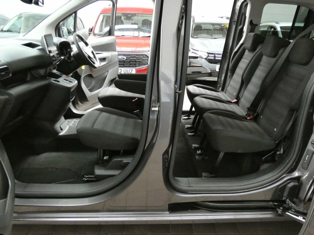 Vauxhall Combo-e Life 50Kwh Design Mpv 7.4Kw Charger  #40