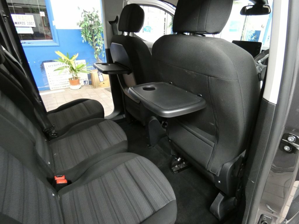 Vauxhall Combo-e Life 50Kwh Design Mpv 7.4Kw Charger  #13