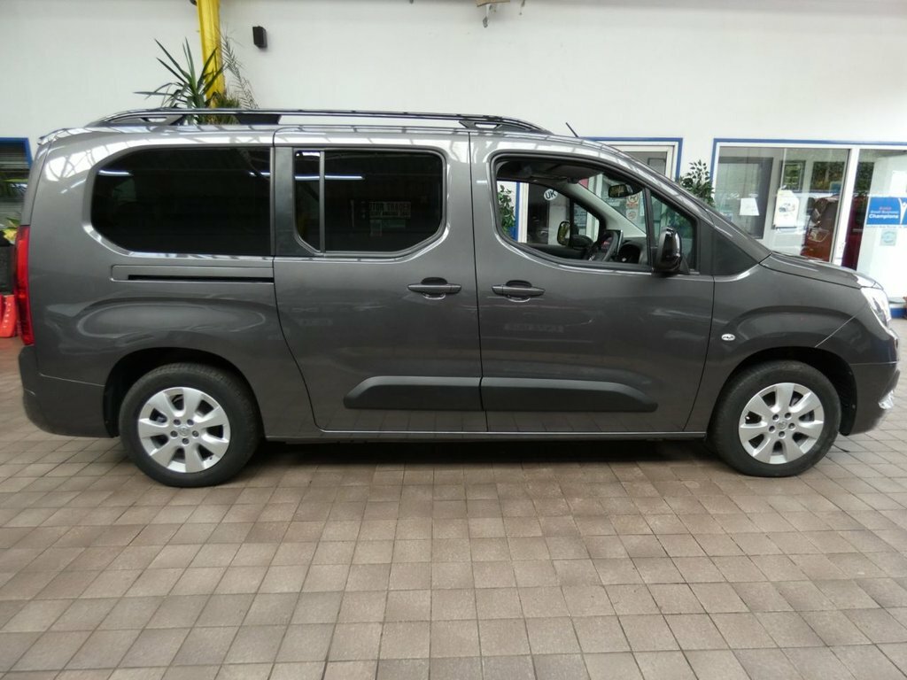 Vauxhall Combo-e Life 50Kwh Design Mpv 7.4Kw Charger  #7