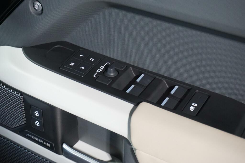 Land Rover Defender 110 3.0 D250 Mhev X-dynamic Hse Suv 4W Black #63