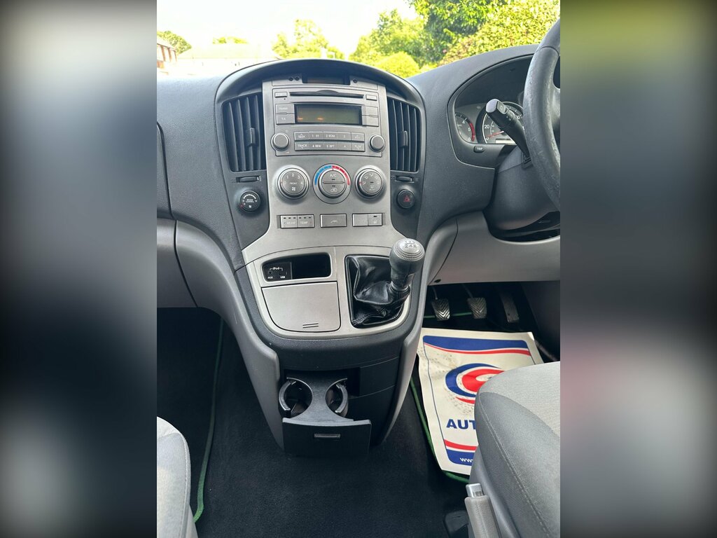Hyundai I800 2.5 Style Crdi 8 Seater 5 Speed Silver #39