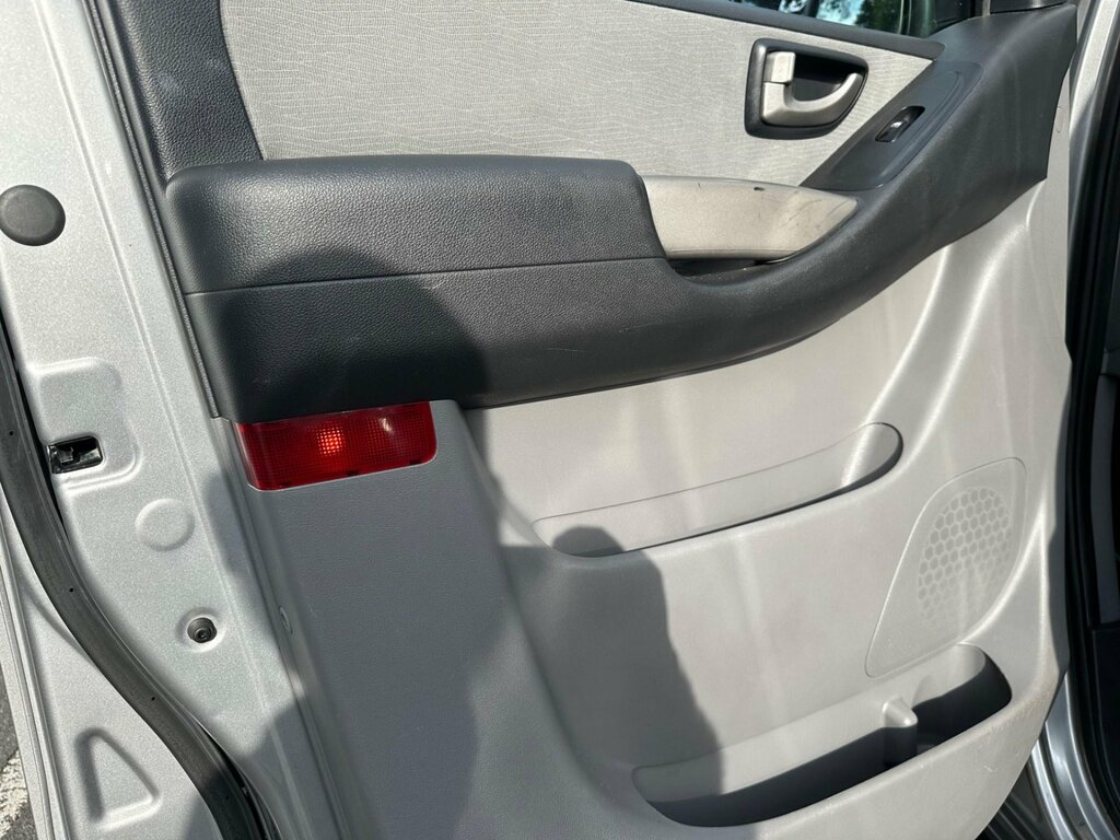 Hyundai I800 2.5 Style Crdi 8 Seater 5 Speed Silver #36