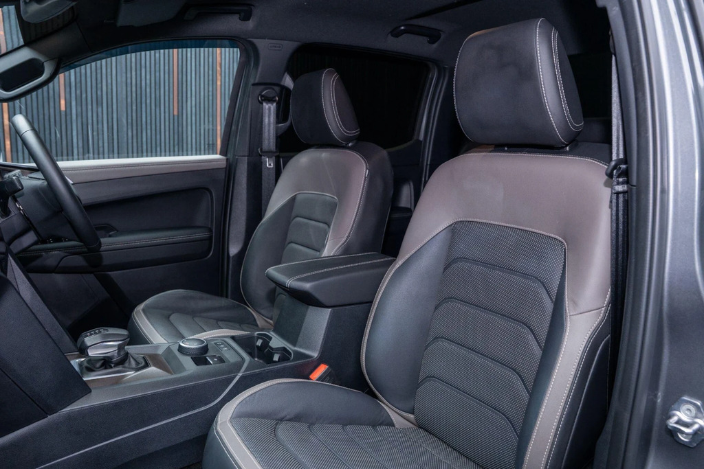 Volkswagen Amarok 2024 74 Style Black #40