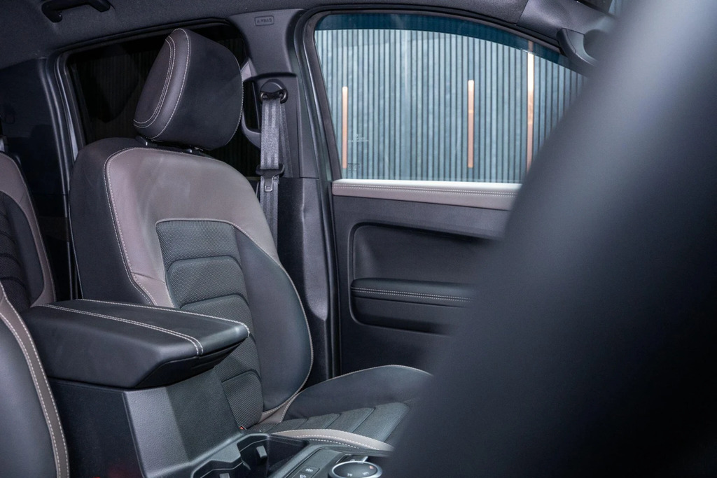Volkswagen Amarok 2024 74 Style Black #36