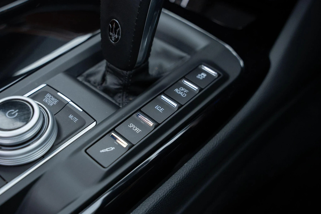Maserati Levante Hybrid Gt Blue #36