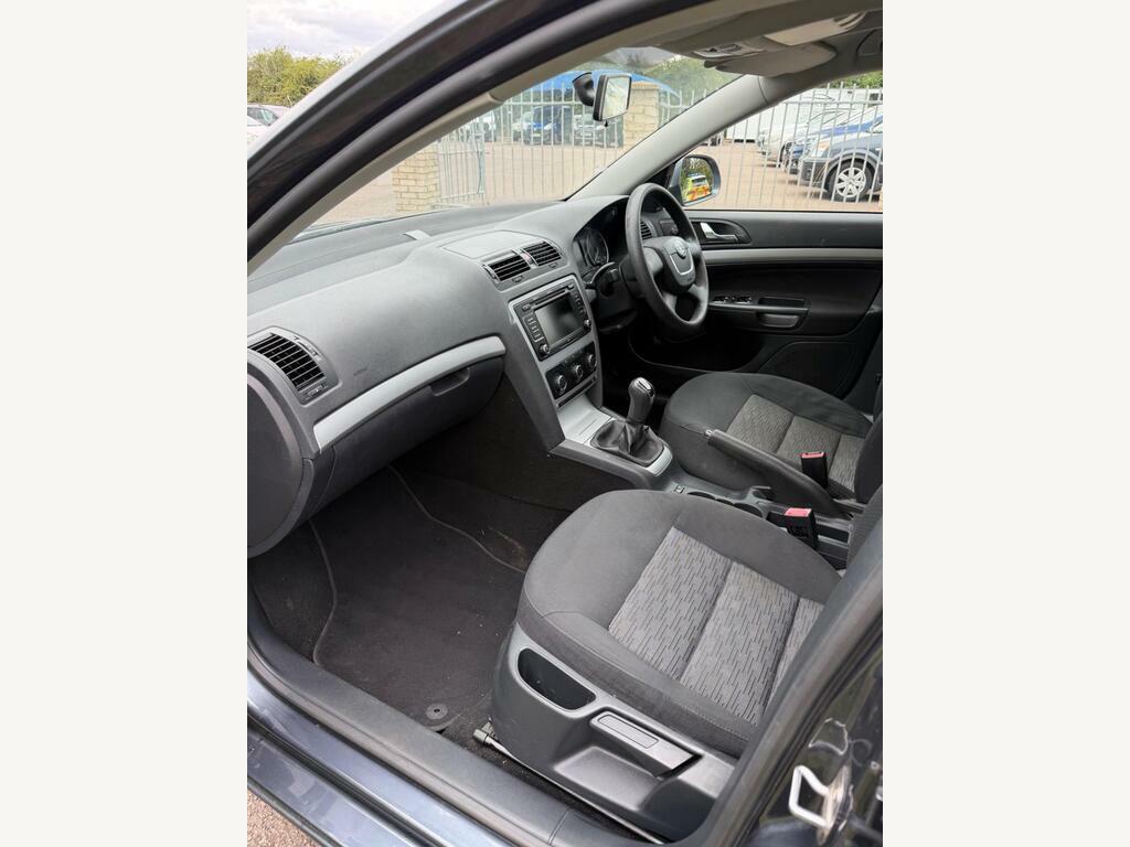 Skoda Octavia Scout Tdi Cr 5-Door Black #14