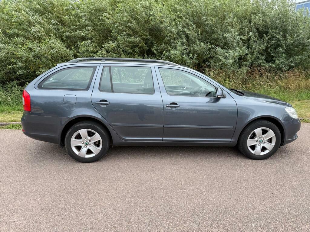 Skoda Octavia Scout Tdi Cr 5-Door Black #8