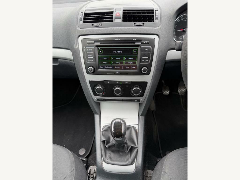 Skoda Octavia Scout Tdi Cr 5-Door Black #12