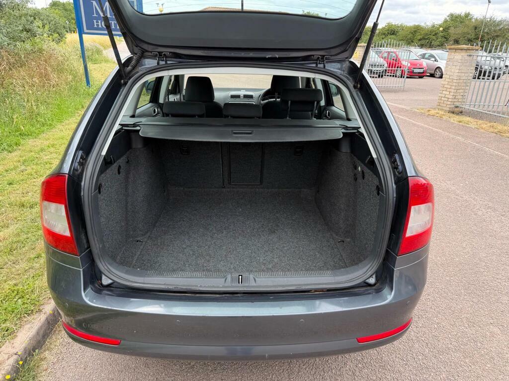 Skoda Octavia Scout Tdi Cr 5-Door Black #19