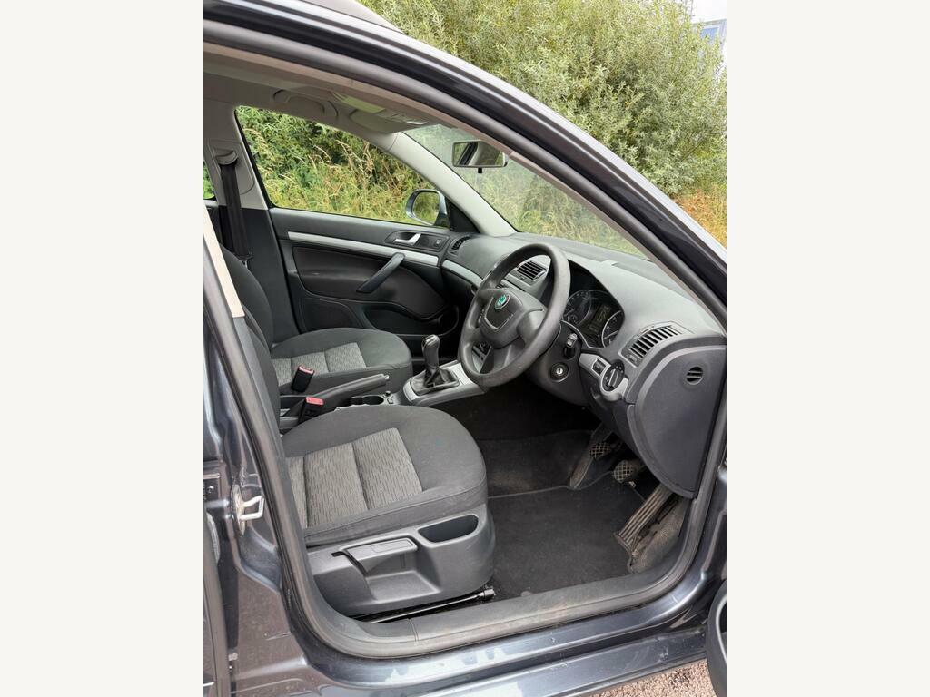 Skoda Octavia Scout Tdi Cr 5-Door Black #13