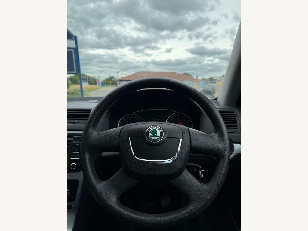 Skoda Octavia Scout Tdi Cr 5-Door Black #11