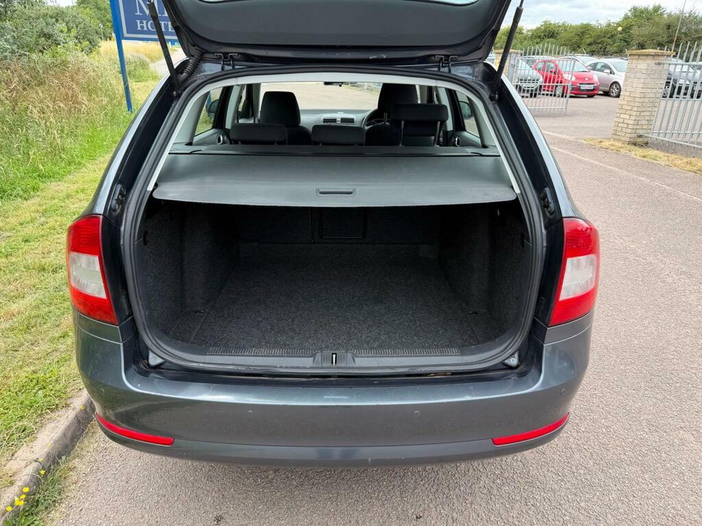 Skoda Octavia Scout Tdi Cr 5-Door Black #18