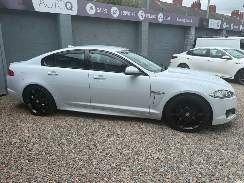 Jaguar XF 2.2L R-sport Black White #4