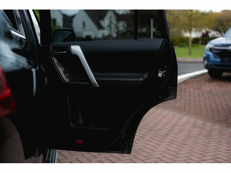 Toyota Land Cruiser D-4d Icon White #18