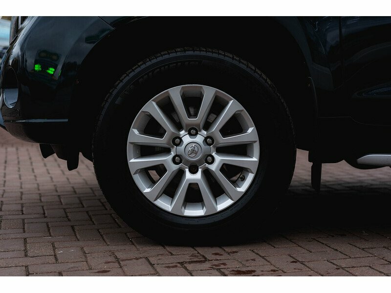 Toyota Land Cruiser D-4d Icon White #16