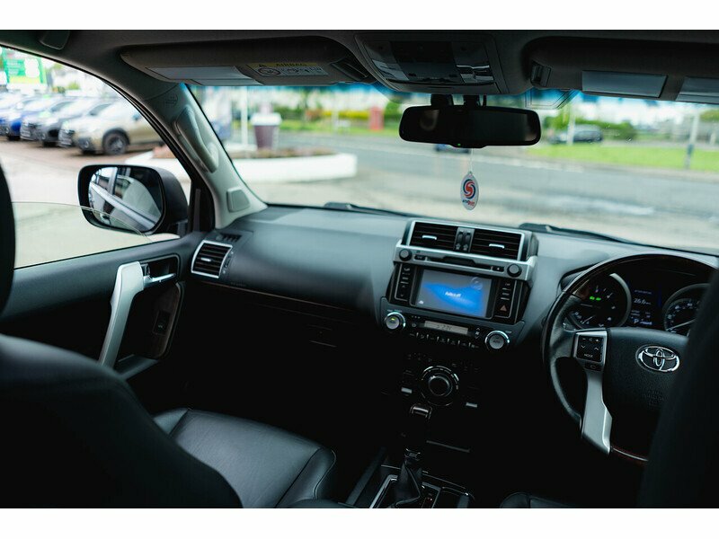Toyota Land Cruiser D-4d Icon White #26