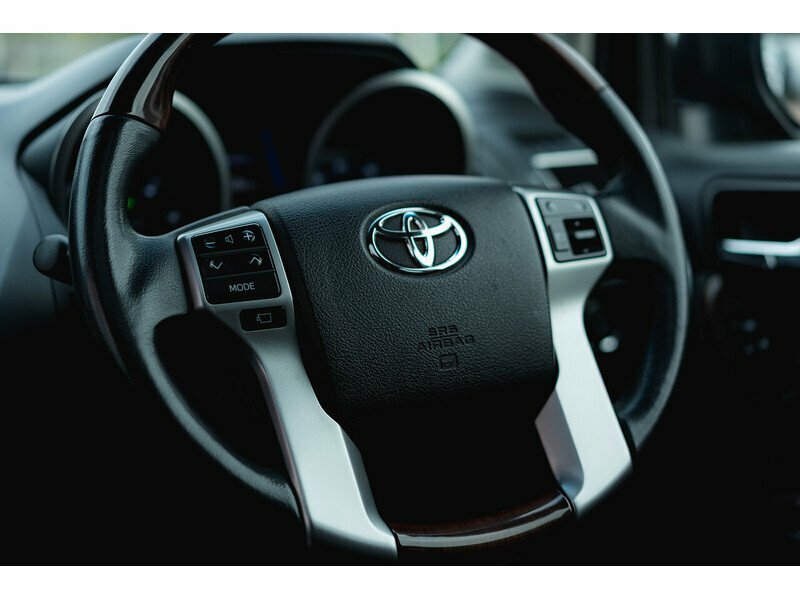 Toyota Land Cruiser D-4d Icon White #29