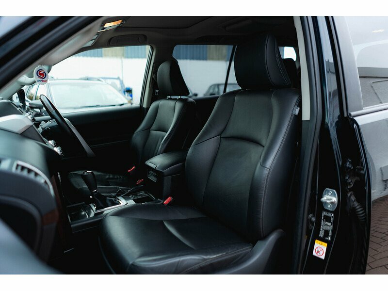 Toyota Land Cruiser D-4d Icon White #25