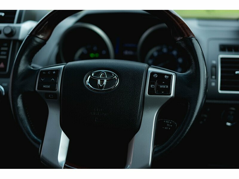 Toyota Land Cruiser D-4d Icon White #30