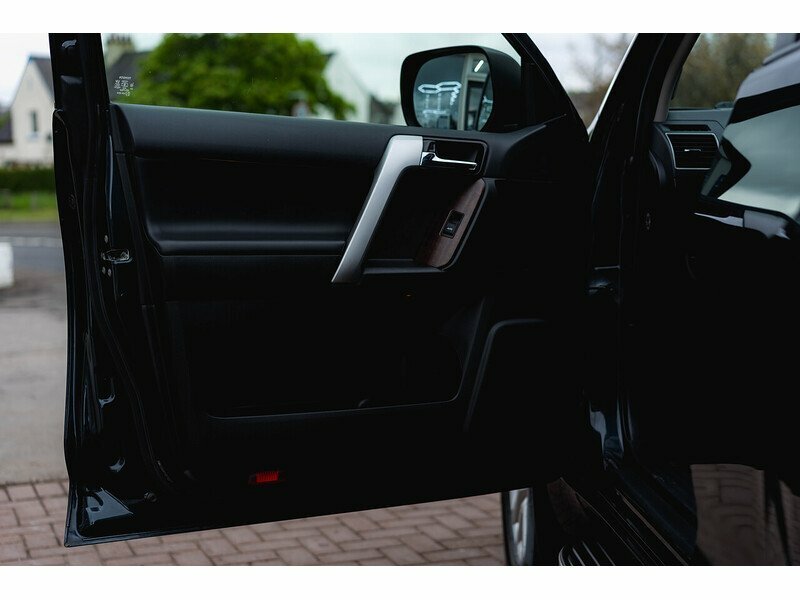 Toyota Land Cruiser D-4d Icon White #21