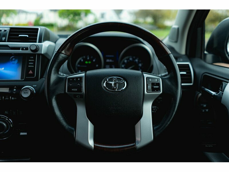 Toyota Land Cruiser D-4d Icon White #28