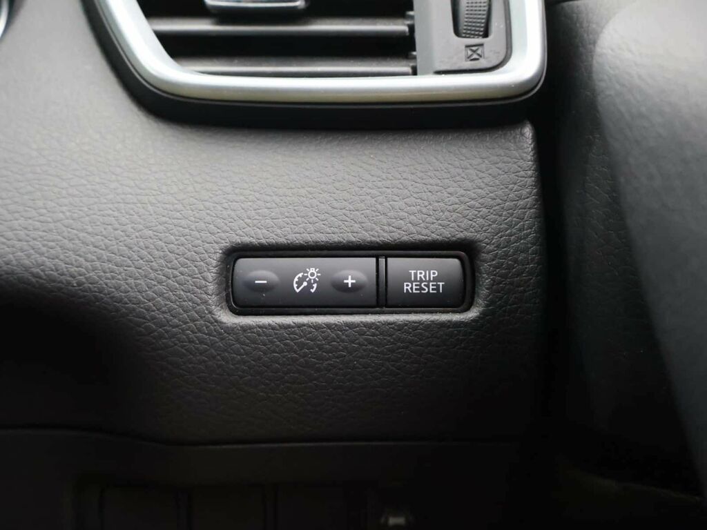 Nissan Qashqai 1.3 Dig-t Acenta Premium White #26