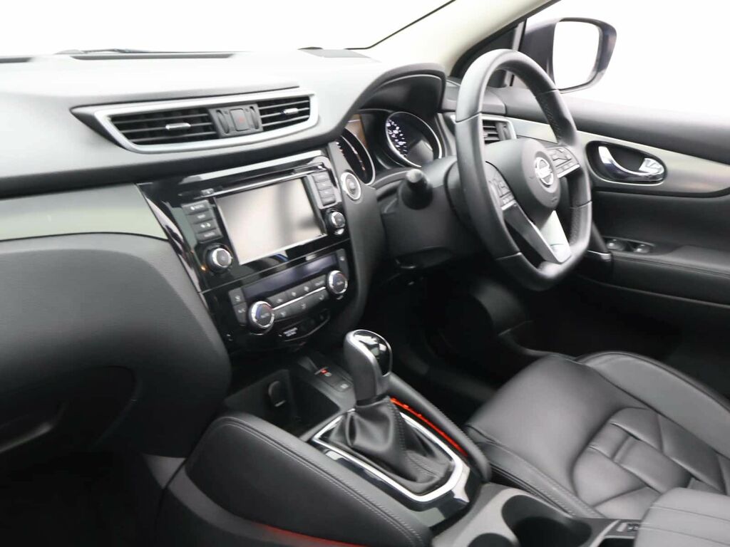 Nissan Qashqai 1.3 Dig-t Acenta Premium White #9