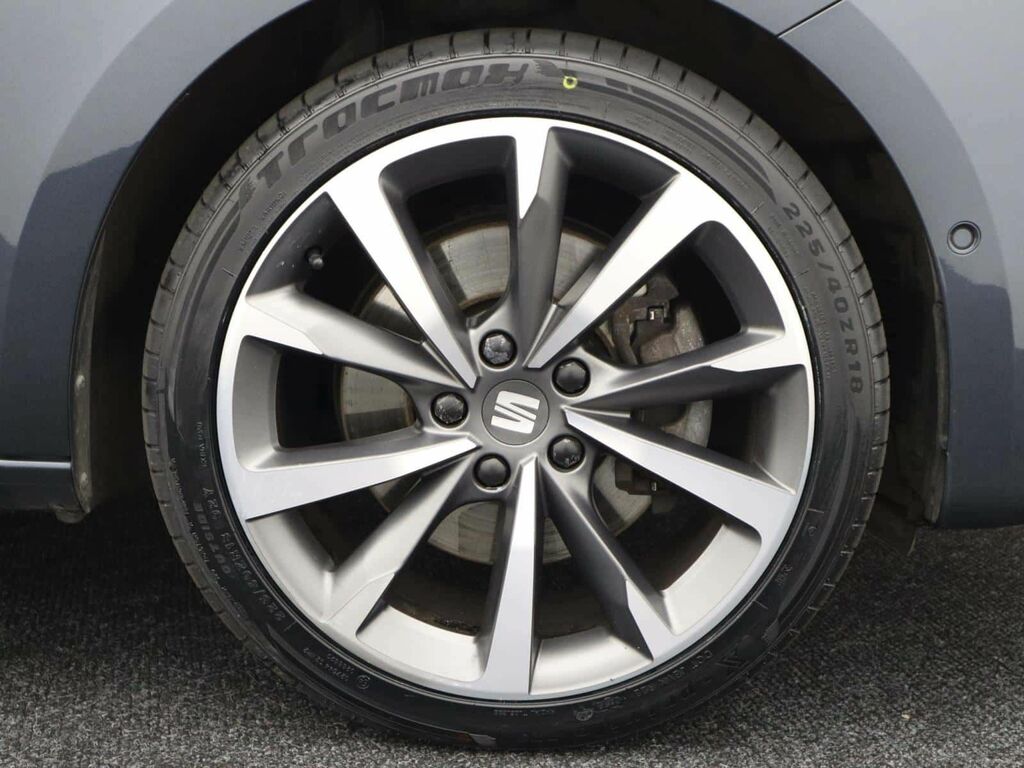 Seat Leon Fr 1.5 Tsi Evo 150Ps Gloss Black Alloys Black #6