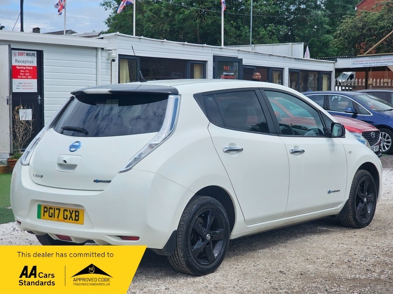 Nissan Leaf 30Kwh Black Edition White #5