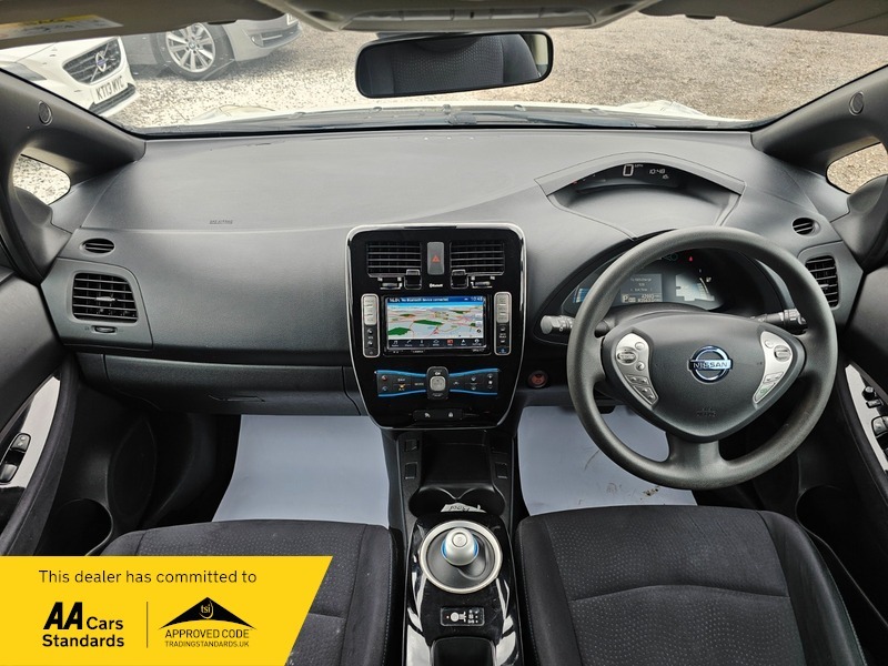 Nissan Leaf 30Kwh Black Edition White #3