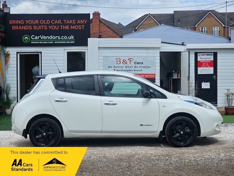 Nissan Leaf 30Kwh Black Edition White #4