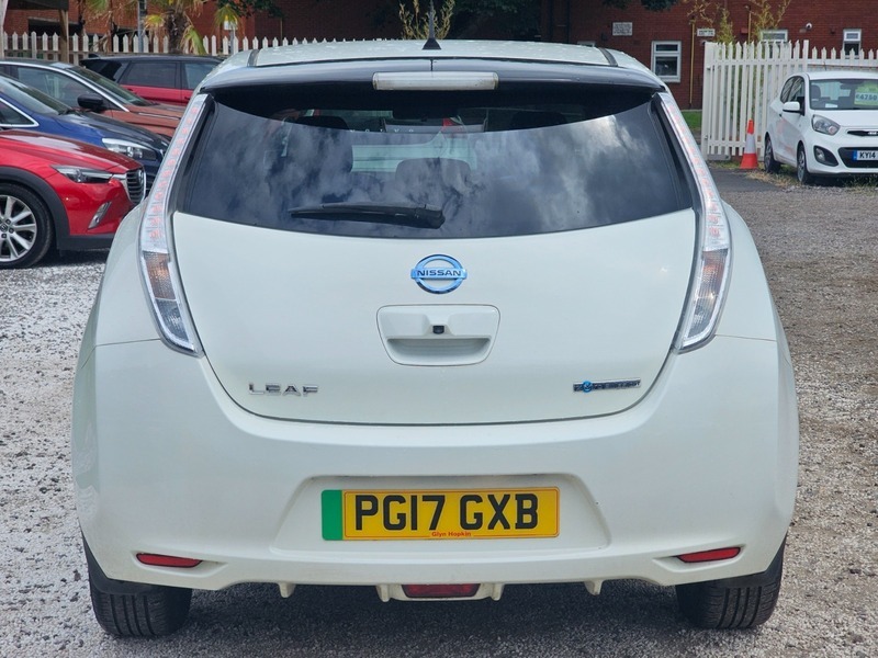 Nissan Leaf 30Kwh Black Edition White #6