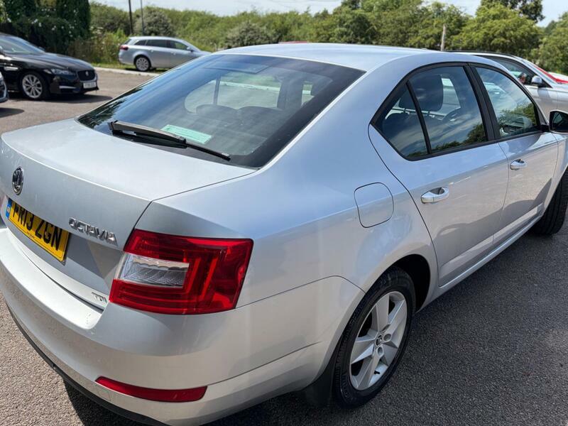 Skoda Octavia 1.6-Tdi-se-dsg-euro-5-ss-5dr Silver #3