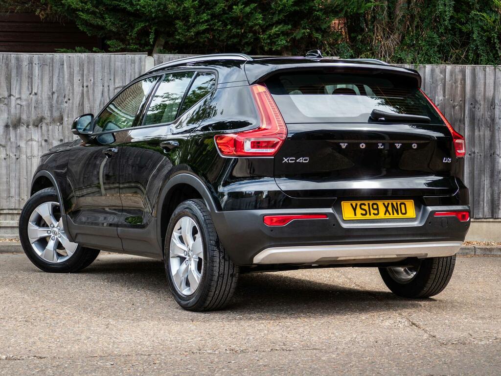Volvo XC40 2.0 D3 Momentum Euro 6 Ss YS19XNO Black #2