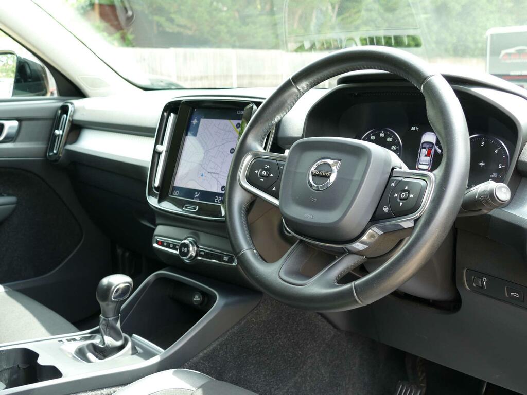 Volvo XC40 2.0 D3 Momentum Euro 6 Ss YS19XNO Black #3