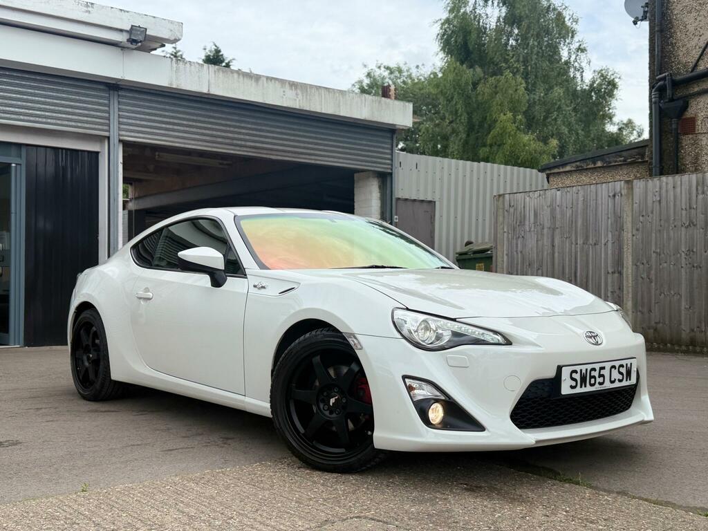 Toyota GT86 2.0 Boxer D-4s Coupe Euro 6 200 P White